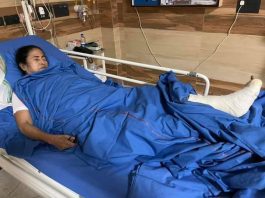 ममता बनर्जी पर हमला हुआ या महज हादसा था, उठ रहे सवाल ममता बनर्जी पर नंदीग्राम में हमला हुआ या महज हादसा था, इस पर सवाल उठने लगे हैं। ममता ने कल जैसा आरोप लगाया, आज वैसा रुख नहीं था।