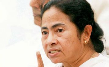 ममता बनर्जी को क्या हार का डर सता रहा है, विपक्षी दलों से मांगी मदद ममता बनर्जी बीजेपी को बंगाल में बार-बार बिदका रही हैं। बीजेपी ममता बनर्जी के उकसावे पर भी फिलहाल नाराज होने के बजाय खुश है।