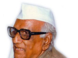 मोटूरि सत्यनारायण उत्तर-दक्षिण भाषा-सेतु के वास्तुकार थे मोटूरि सत्यनारायण आगरा में केंद्रीय हिदी संस्थान को भाषायी प्रयोजनीयता के केन्द्र के रूप में विकसित करना चाह रहे थे।