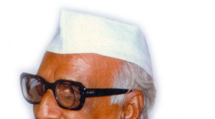 मोटूरि सत्यनारायण उत्तर-दक्षिण भाषा-सेतु के वास्तुकार थे मोटूरि सत्यनारायण आगरा में केंद्रीय हिदी संस्थान को भाषायी प्रयोजनीयता के केन्द्र के रूप में विकसित करना चाह रहे थे।