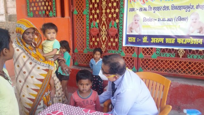 मुजफ्फरपुर में आज डॉ अरुण शाह फाउंडेशन द्वारा स्वास्थय जांच शिविर और राहत कार्य का 65वां चरण संपन्न हुआ। बच्चों की स्वास्थ्य जांच की गयी।