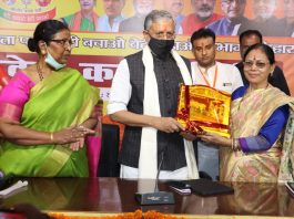 शिक्षा, संपत्ति और सत्ता में महिलाओं को बराबरी मिलेः सुशील मोदी शिक्षा, संपत्ति और सत्ता में महिलाओं को बराबरी मिले, तभी महिलाएं वास्तव में सशक्त होंगी। यह बात राज्यसभा सदस्य सुशील मोदी ने कही।