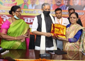 शिक्षा, संपत्ति और सत्ता में महिलाओं को बराबरी मिलेः सुशील मोदी शिक्षा, संपत्ति और सत्ता में महिलाओं को बराबरी मिले, तभी महिलाएं वास्तव में सशक्त होंगी। यह बात राज्यसभा सदस्य सुशील मोदी ने कही।