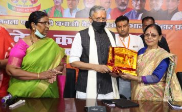 शिक्षा, संपत्ति और सत्ता में महिलाओं को बराबरी मिलेः सुशील मोदी शिक्षा, संपत्ति और सत्ता में महिलाओं को बराबरी मिले, तभी महिलाएं वास्तव में सशक्त होंगी। यह बात राज्यसभा सदस्य सुशील मोदी ने कही।