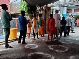 बंगाल विधानसभा चुनाव के चौथे चरण में गोली लगने से 5 की मौत बंगाल विधानसभा चुनाव के चौथे चरण में गोली लगने से 5 की मृत्यु हुई है। विभिन्न जगहों पर हमले में 7 उम्मीदवार घायल हुए हैं।