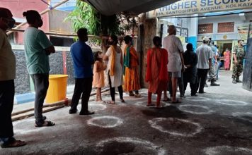 बंगाल विधानसभा चुनाव के चौथे चरण में गोली लगने से 5 की मौत बंगाल विधानसभा चुनाव के चौथे चरण में गोली लगने से 5 की मृत्यु हुई है। विभिन्न जगहों पर हमले में 7 उम्मीदवार घायल हुए हैं।