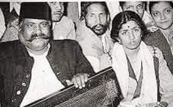 गुलाम अली खां साहब की ठुमरी- याद पिया की आये, आये न बालम ! गुलाम अली खां साहब की गाई कुछ ठुमरियां- याद पिया की आये, आये न बालम का करूं सजनी, नैना मोरे तरस गये जैसी ठुमरी लोग नहीं भूलते।