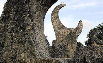एकांत प्रेम के रहस्यमय स्मारक के बारे में जानिए, कहां है यह एकांत प्रेम के रहस्यमय स्मारक के बारे में जानिए, कहां है यह। यह अमेरिका के फ्लोरिडा में है। वास्तुकला का अद्भुत उदाहरण है।