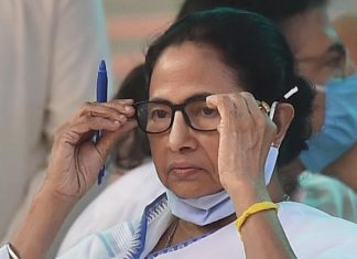 CBI के शिकंजे में बंगाल, ममता की मर्जी के खिलाफ दर्ज हो रहे केस पश्चिम बंगाल में ममता बनर्जी की ना नुकुर और उनकी पार्टी के बगावती तेवर के बावजूद भ्रष्टाचार और संज्ञेय अपराध के मामले धड़ाधड़ सीबीआई में दर्ज हो रहे हैं.