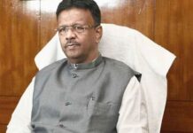 बंगालः बेल मिलने पर मंत्री फिरहाद घर लौटे, 3 नेता अस्पताल में रहेंगे बंगाल की आज की बड़ी खबर है कि हाईकोर्ट से सशर्त जमानत मिलने के बाद ममता बनर्जी कैबिनेट के कद्दावर मंत्री फिरहाद हकीम घर लौट आये हैं।