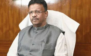 बंगालः बेल मिलने पर मंत्री फिरहाद घर लौटे, 3 नेता अस्पताल में रहेंगे बंगाल की आज की बड़ी खबर है कि हाईकोर्ट से सशर्त जमानत मिलने के बाद ममता बनर्जी कैबिनेट के कद्दावर मंत्री फिरहाद हकीम घर लौट आये हैं।