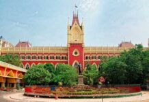 पश्चिम बंगाल की हिंसा पर कलकत्ता हाईकोर्ट ने रिपोर्ट मांगी पश्चिम बंगाल में चुनाव नतीजों के बाद हो रही हिंसक वारदात पर कलकत्ता हाईकोर्ट ने पश्चिम बंगाल के होम सेक्रेटरी से रिपोर्ट मांगी है।