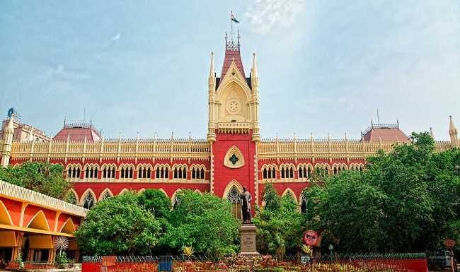पश्चिम बंगाल की हिंसा पर कलकत्ता हाईकोर्ट ने रिपोर्ट मांगी पश्चिम बंगाल में चुनाव नतीजों के बाद हो रही हिंसक वारदात पर कलकत्ता हाईकोर्ट ने पश्चिम बंगाल के होम सेक्रेटरी से रिपोर्ट मांगी है।