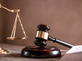 मौत के सौदागरों से निपटने के लिए तीन सूत्री बदलाव की सलाह कलकत्ता हाईकोर्ट की दो जजों वाली बेंच नारदा स्टिंग मामले में गिरफ्तार TMC नेताओं को बेल दे दी, पर हाउस अरेस्ट की शर्त पर। बेंच का मत बंटा है