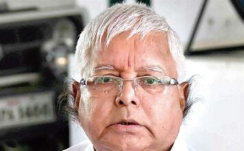 लालू बेल मिलते ही हुए एक्टिव, 9 को आरजेडी नेताओं से होंगे मुखातिब बेल मिलते ही लालू प्रसाद यादव एक्टिव हो गये हैं। 9 मई को वह आरजेडी के विधायकों, विधान पार्षदों को वीडियो के माध्यम से संबोधित करेंगे।