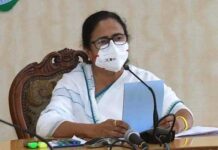 ममता बनर्जी अपनी पुरानी सीट भवानीपुर से ही उपचुनाव लड़ेंगी ममता बनर्जी ने पीएम नरेंद्र मोदी से कहा है- मैं आपके पांव पकड़ लूंगी, लेकिन बंगाल को बख्श दीजिए। केंद्र सरकार उनके साथ बदले की कार्रवाई कर रही है।