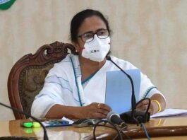 ममता बनर्जी अपनी पुरानी सीट भवानीपुर से ही उपचुनाव लड़ेंगी ममता बनर्जी ने पीएम नरेंद्र मोदी से कहा है- मैं आपके पांव पकड़ लूंगी, लेकिन बंगाल को बख्श दीजिए। केंद्र सरकार उनके साथ बदले की कार्रवाई कर रही है।