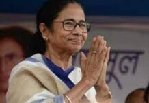 ममता बनर्जी विपक्ष को कमजोर कर उनका फ्रंट बनाना चाहती हैं ममता बनर्जी अपनी पार्टी के विस्तार में लगी हुई हैं। रणनीति के तहत वह कांग्रेस के साथ दूसरे विपक्षी दलों के नेताओं को तोड़ रही हैं।