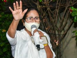 बंगाल में सीबीआई की अति सक्रियता से बीजेपी की किरकिरी हो रही है बंगाल में सीबीआई (CBI) की अति सक्रियता से बीजेपी (BJP) की किरकिरी हो रही है। एक ही मामले कुछ को छोड़ कुछ पर एक्शन संदेह पैदा करता है।