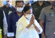 ममता बनर्जी ने तीसरी बार बंगाल के मुख्यमंत्री के रूप में शपथ ली ममता बनर्जी ने तीसरी बार पश्चिम बंगाल के मुख्यमंत्री के रूप में आज बेहद सादे समारोह में राजभवन में शपथ ली। उन्होंने बांग्ला में शपथ ली।