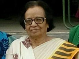 चंद्रा पांडेय के बारे में विष्णुकांत शास्त्री ने क्या कहा था, इसे जान लीजिए चंद्रा पांडेय के नाम से मशहूर डॉ. चंद्रकला पांडेय के व्यक्तित्व के एक नहीं, अनेक रूप हैं। कइयों के लिए वे कवयित्री हैं तो कुछ के लिए अनुवादक।