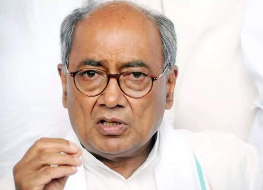 धारा 370 पर दिग्विजय सिंह के बयान से कांग्रेस का ही नुकसान कश्मीर से धारा 370 पर बयान देकर दिग्विजय सिंह ने कांग्रेस को नुकसान तो पहुंचाया ही है, कांग्रेस को कमजोर भी किया है।