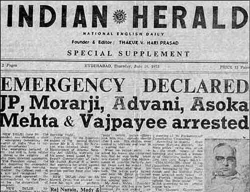 इसलिए जरूरी है आपातकाल के दिनों को याद रखना ! आपातकाल-पीड़ित लोगबाग हर साल इमरजेंसी की वर्षगांठ मनाते हैं। मनाना जरूरी भी है। क्योंकि 25 जून 1975 को इमरजेंसी लगाकर पूरे देश को एक बड़े जेलखाना में बदल दिया गया था। 23 मार्च 1977 को ही इसे समाप्त किया जा सका था, जब लोकसभा के आम चुनाव के बाद मोरारजी देसाई की सरकार बनी।