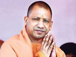 योगी आदित्यनाथ उत्तर प्रदेश में सब पर भारी क्यों पड़ रहे हैं ? योगी आदित्यनाथ उत्तर प्रदेश में सब पर भारी क्यों पड़ रहे हैं। इसलिए कि वे राजधर्मुम निभाना बखूबी जानते हैं। उनके समर्थकों से ज्यादा विरोधी अभी मुखर हुए हैं।