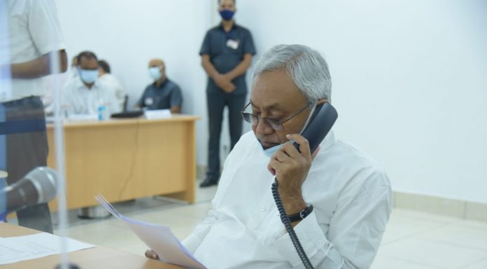 नीतीश कुमार के जनता दरबार में फरियाद लेकर पहुंचे 146 लोग बिहार के मुख्यमंत्री नीतीश कुमार फिर से ‘जनता के दरबार में मुख्यमंत्री’ कार्यक्रम की शुरुआत आज से की। 5.5 घंटे से ज्यादा देर तक सीएम ने फरियाद सुनी।