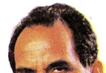 पूर्व प्रधानमंत्री चंद्रशेखर को उनकी पुण्यतिथि पर याद करते हुए पूर्व प्रधानमंत्री चंद्रशेखर को याद करते हुए। बलिया से उठा, बुलन्दी छू गया। ठेठ, खुद्दार, गंवई अक्स, खादी की सादगी में मुस्कुराता चेहरा। अब नही दिखेगा।