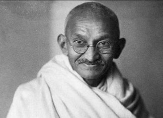 गांधी का चिंतन-सोच और जीवन पद्धति ही हमारा मार्गदर्शक है महात्मा गांधी को नमन। उनका स्मरण महज 02 अक्तूबर (जन्मदिन) या 30 जनवरी (पुण्यतिथि) तक के लिए ही नहीं है। उनका दर्शन जीवन के पल-पल की जरूरत बन चुका है।