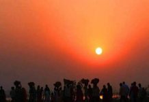 छठ पर्व के स्त्री विमर्श को समझना चाहिए, यह उन्हीं का पर्व छठ पर्व एकमात्र ऐसा पर्व है जो स्त्रियों का है। इसमें पुरोहित ब्राह्मणों, पितृसत्ता तथा जाति भेदभाव का कोई स्थान नहीं है।