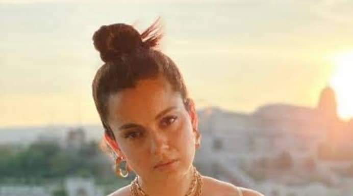 कंगना रनौत पर चारों तरफ से हो रहे हमले वैचारिक बेईमानी कंगना रनौत पर चारों तरफ से हमले जारी हैं। उन्हें कोई पागल कह रहा है। कोई सांप्रदायिक कह रहा है। कोई देशद्रोही कह रहा है। उन्हें कोई बेवकूफ कह रहा है, कोई जेलों में डालने के लिए कह रहा है।