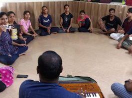 ‘कोरस’ के दस दिवसीय थियेटर वर्कशॉप का समापन सांस्कृतिक संगठन 'कोरस' ने शनिवार को अपने दस दिवसीय थियेटर वर्कशॉप का समापन संस्थापक संस्कृतिकर्मी महेश्वर स्मृति दिवस के रूप में किया।
