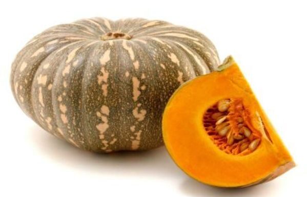 महिलाएं कुम्हड़ा क्यों नहीं काटतीं, क्या आप यह जानते हैं? कुम्हड़ा आमतौौर पर पुरुष ही काटते हैं। साबूत कुम्हड़ा औरतें नहीं कभी नहीं काटतीं। आइए, जानते हैं ऐसा क्यों होता है।